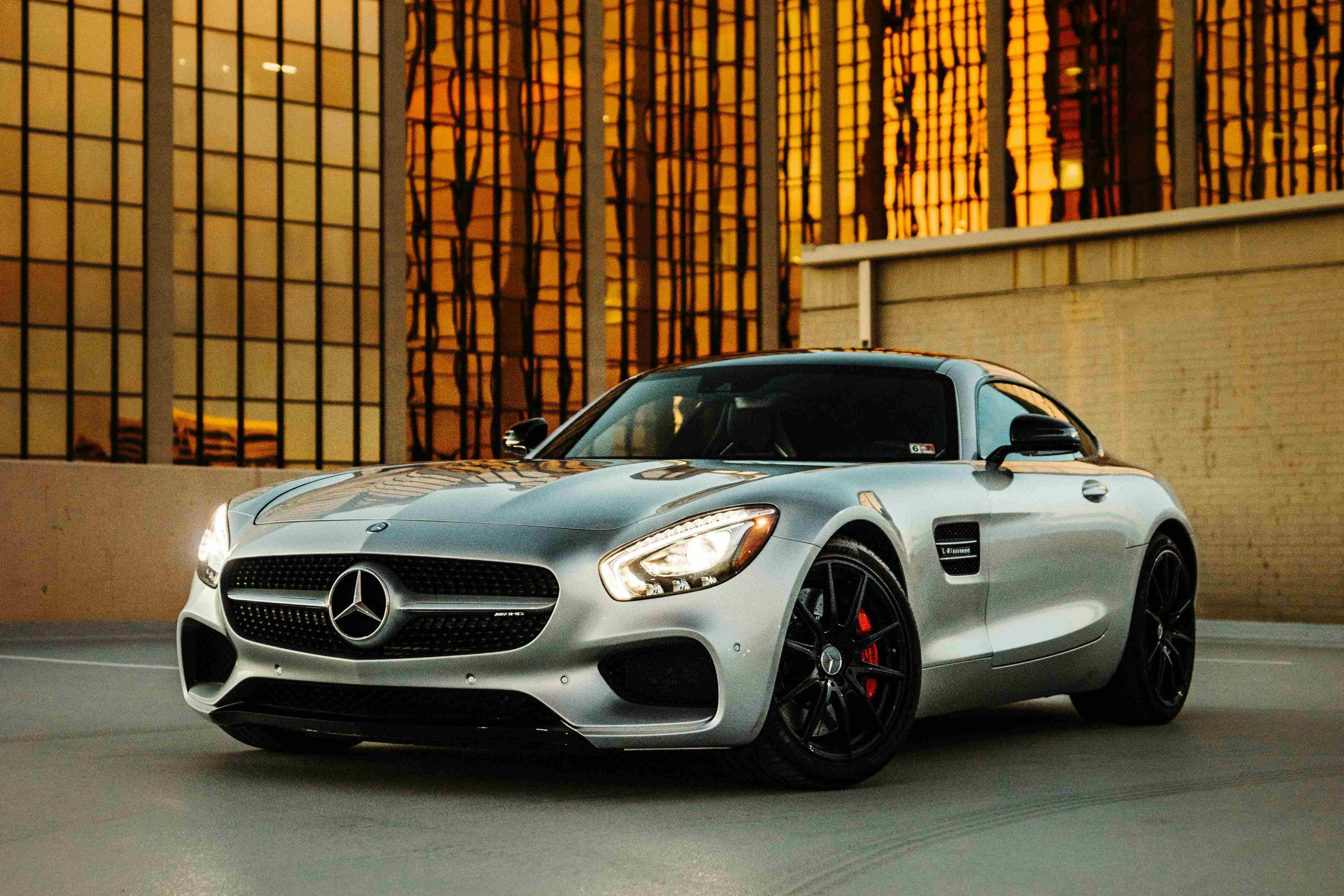 Luxury Car Rental Dubai: Drive the City Like an Influencer